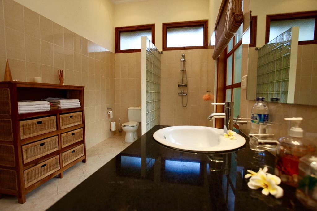 Villa Surgawi Lovina Exteriör bild