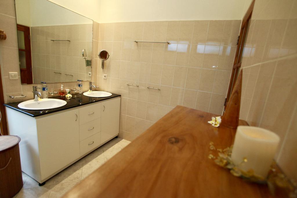 Villa Surgawi Lovina Exteriör bild